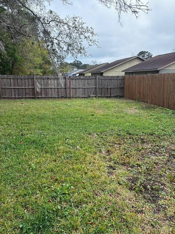 Building Photo - 10706 Meadowlea Dr