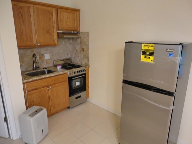 Building Photo - Cute Studio/Mother-in-law Suite PENDING LEASE