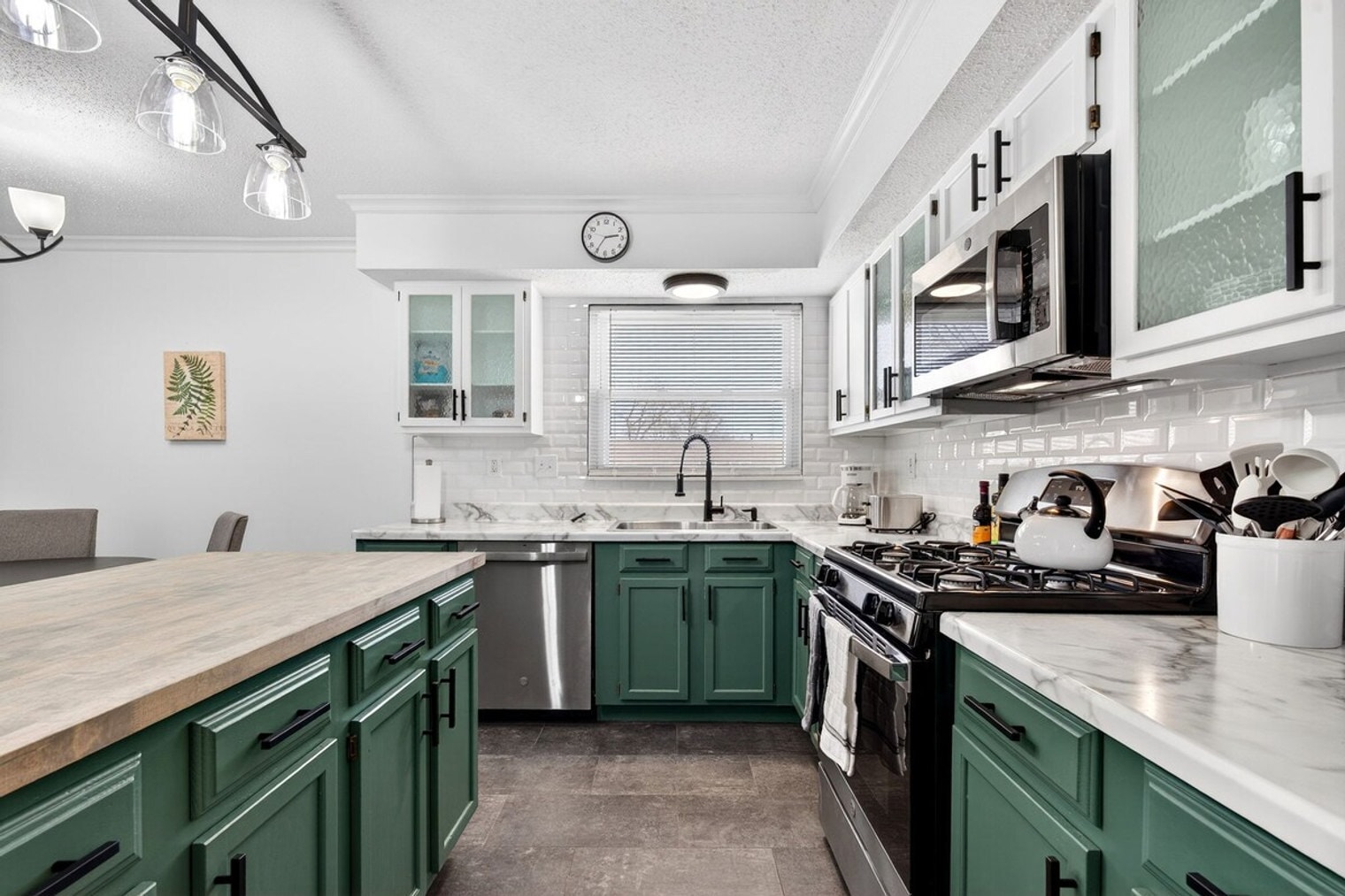 Building Photo - 646 Fox Plains Dr