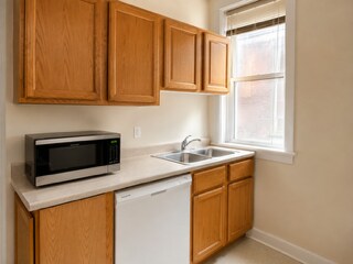 Building Photo - 3111 N Racine Ave
