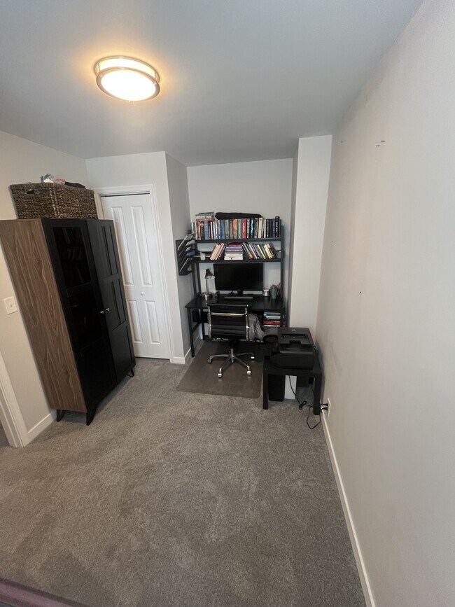 Building Photo - 220 E Liberty St