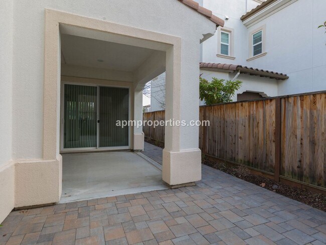 Building Photo - Desirable 4 Bedrooms + Bonus, 4.5 Baths, Gale Ranch in San Ramon!