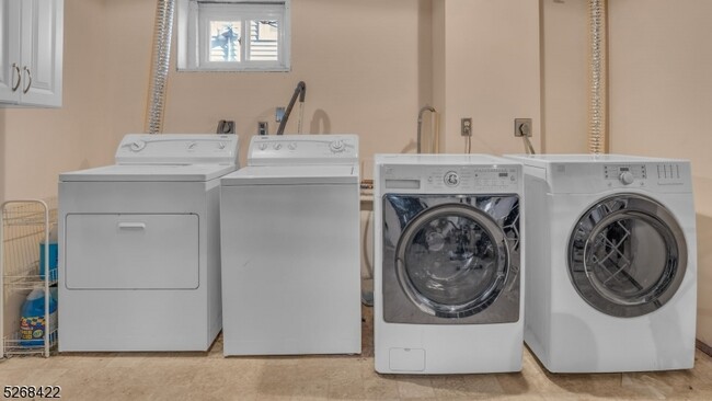 Building Photo - 83 Burnside Ave