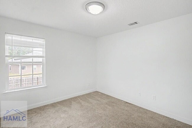 Building Photo - 390 Fairview Cir