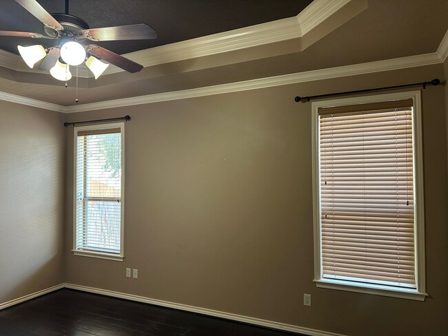 Building Photo - College Station - 3 bedroom 2 bath- 2 car garage - fenced in back yard home in Castlegate