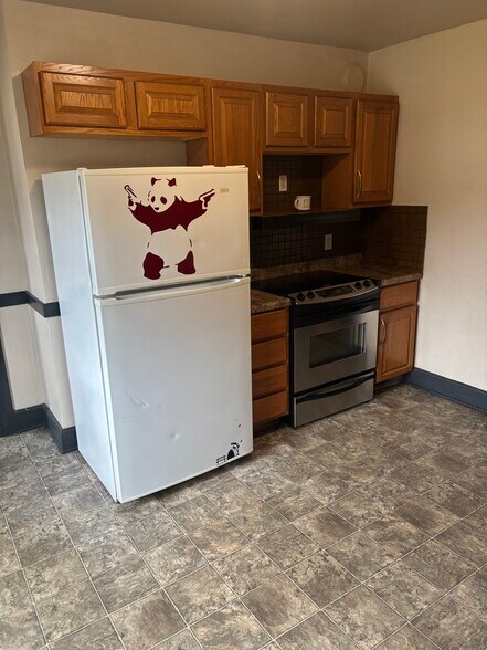 Refrigerator - 812 Swift Ave