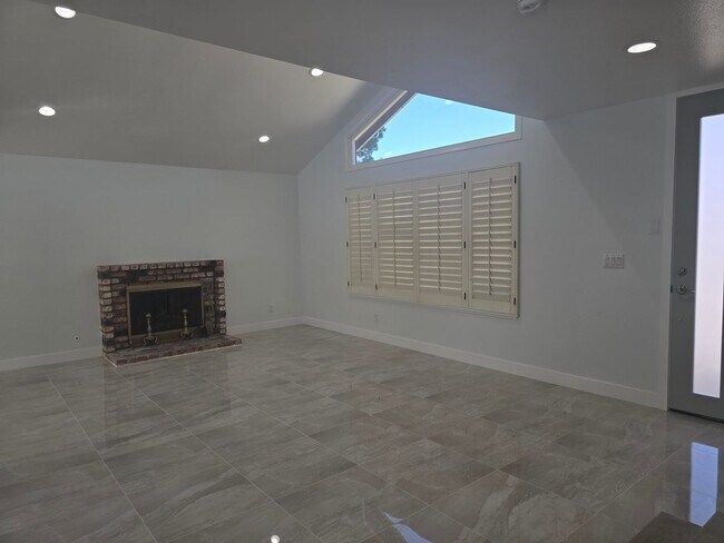 Building Photo - Fully Remodeled 4-Bedroom, 3-Bath Rental Home in Prime Fountain Valley Location