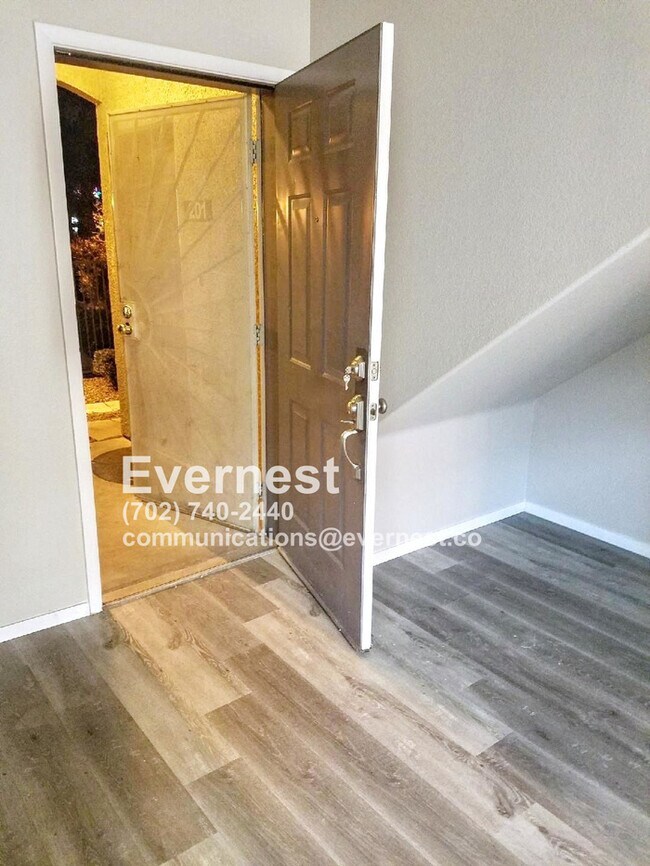 Building Photo - Charming 2-Bedroom Home with Modern Applia...
