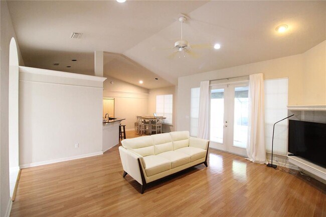 Building Photo - 5115 SW 105 Way