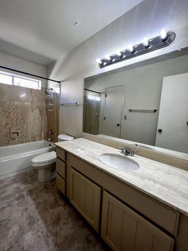 Building Photo - 2024 S Birdie Cir