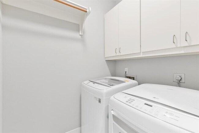 Building Photo - 1604 Reinerman St