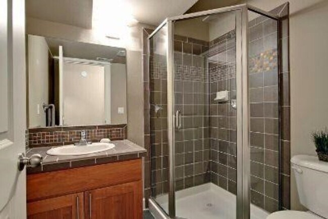 Building Photo - 1410 N 55th St