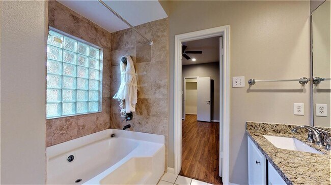 Building Photo - 727 Bunker Hill Rd