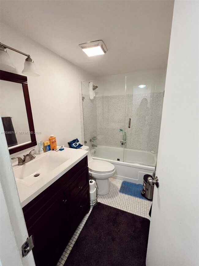 Building Photo - 501 Blue Heron Dr