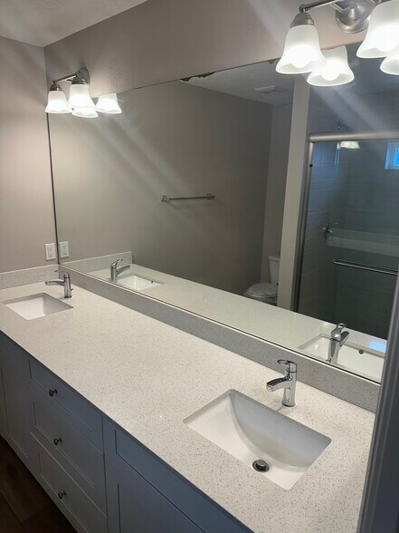 Building Photo - 1216 33rd Ave SW