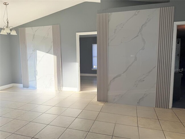 Building Photo - 635 Parakeet Ct