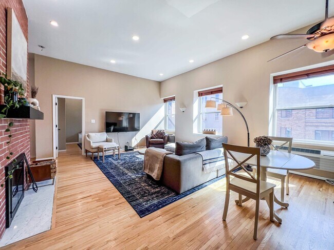 Building Photo - 222 Grand St