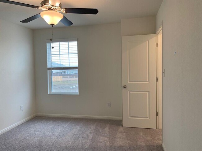 Building Photo - 319 Robins Nest Ln
