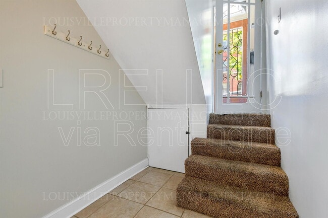 Building Photo - 1481 St James Ct