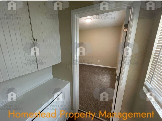 Building Photo - 219-219 1/2 S Monmouth Ave