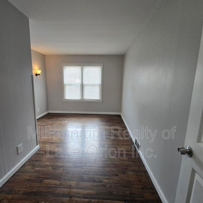 Building Photo - 715 Kenilworth Ave