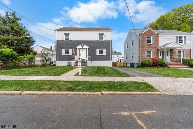 Building Photo - 12 Roosevelt Ave