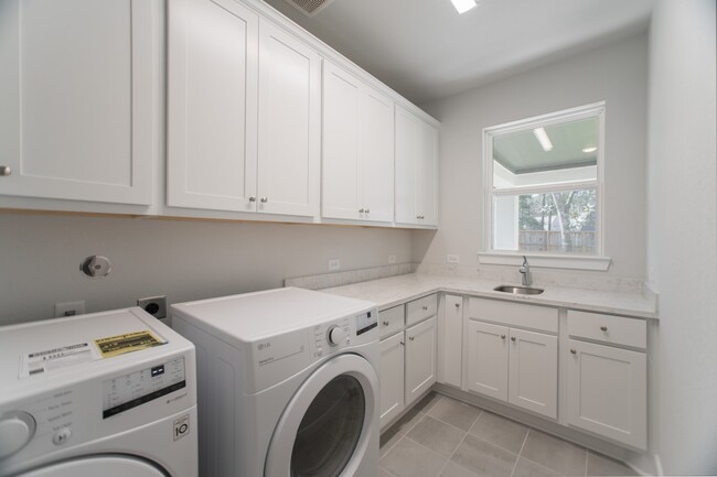 Building Photo - 71 Perennial Cyn Dr