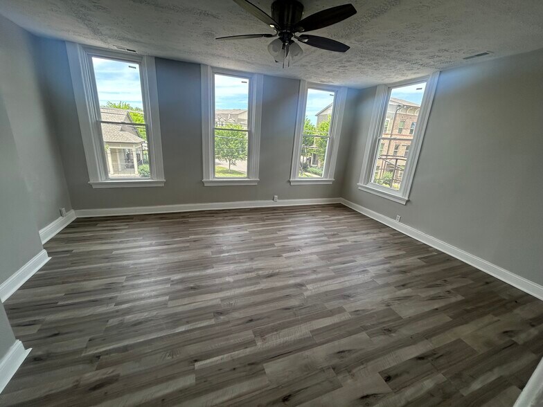 Building Photo - 231 E 11th St