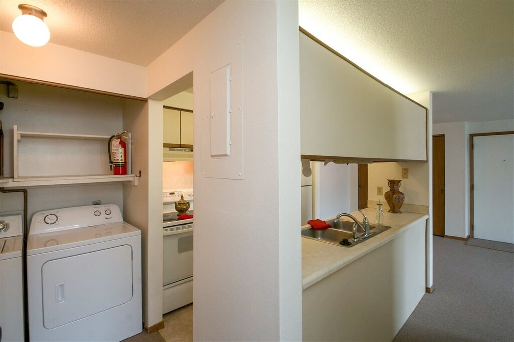 Building Photo - 812 Benton Dr