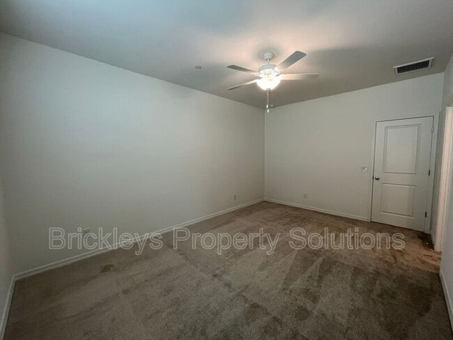 Building Photo - 265 E Balsam Dr