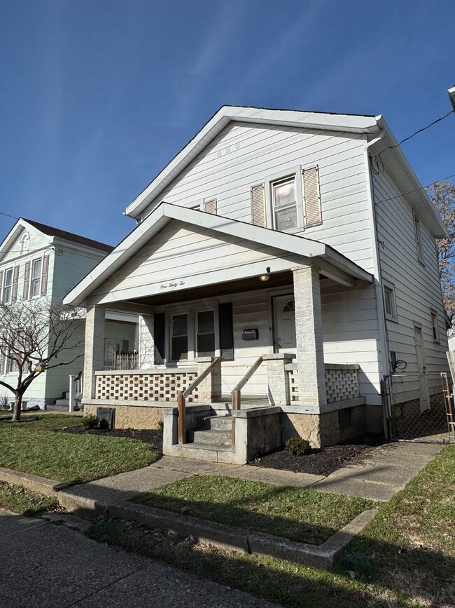 Primary Photo - 2 bedroom home on Hamilton's West Side for...