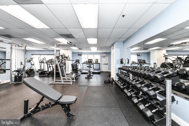 Building Photo - 1211 S Eads St