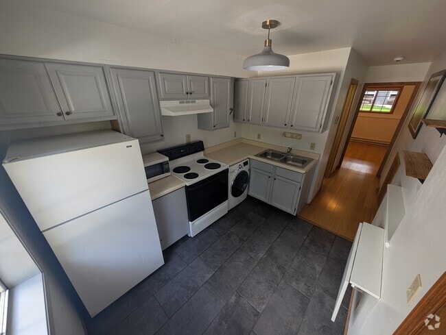 Building Photo - 106 Spruce Ct
