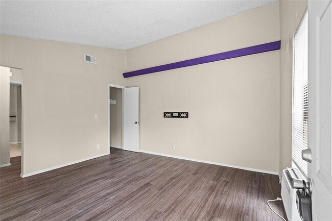 Building Photo - 2809 Parker Ln