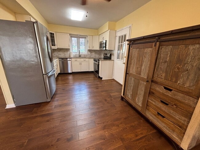 Building Photo - 136 Grimes St