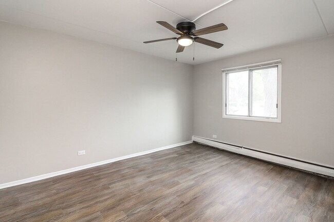 Building Photo - 2544 Waterbury Dr