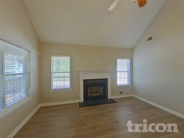 Building Photo - 169 Floresta Dr