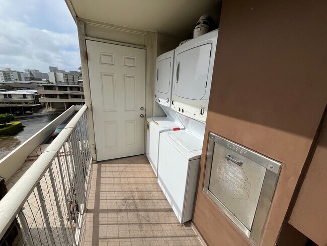 Building Photo - Academy Tower (Ward Ave/Honolulu) - 2 bedr...