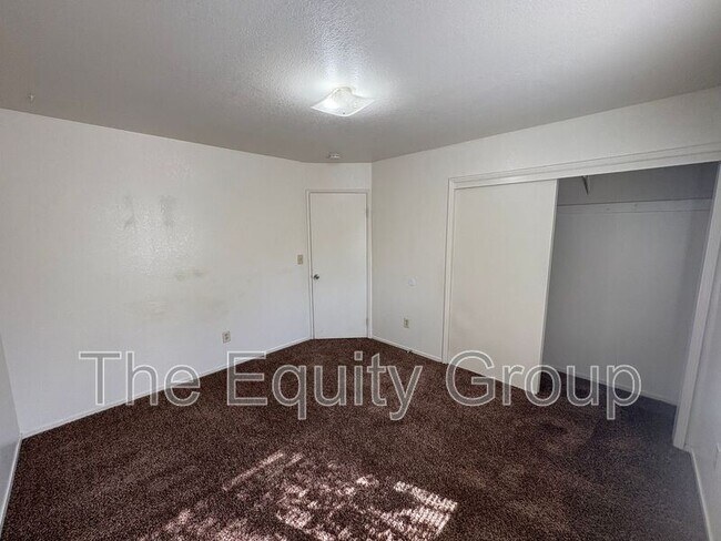 Building Photo - 2408 W Packwood Dr