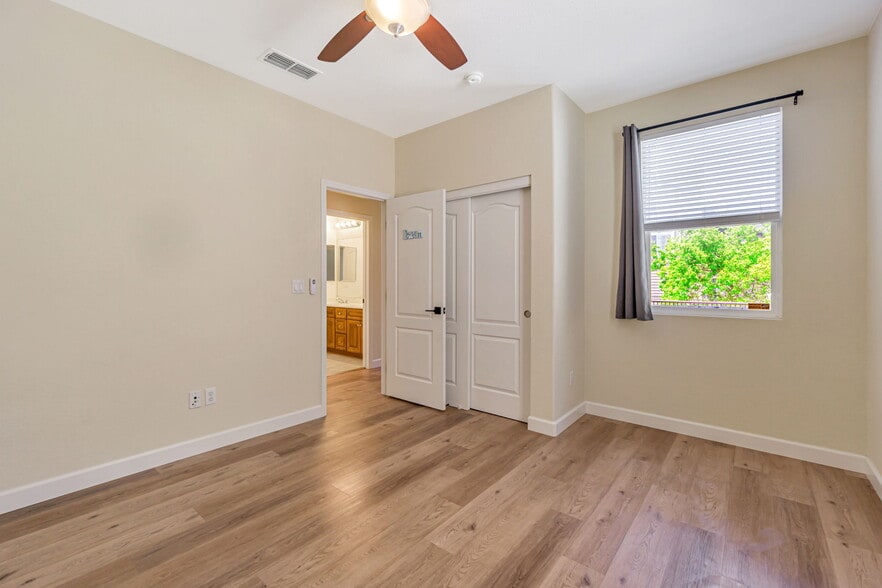 Building Photo - 2678 Deerwood Dr