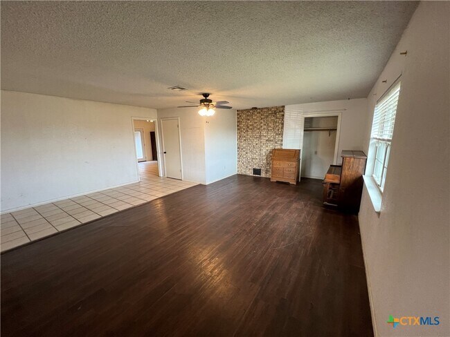 Building Photo - 10694 FM1670