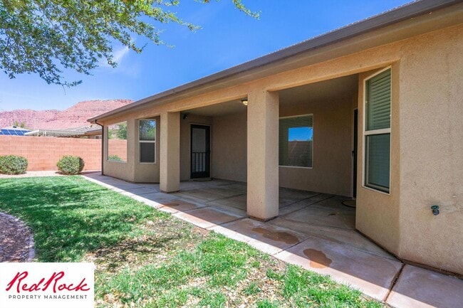 Building Photo - 4 Bedroom in Amber Estates - Newer LVP Flooring throughout home!