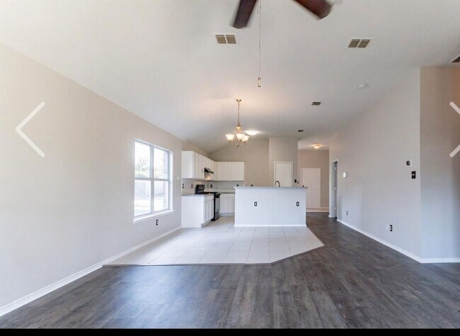 Building Photo - 4 Bedroom Single Family Home in Arlington....