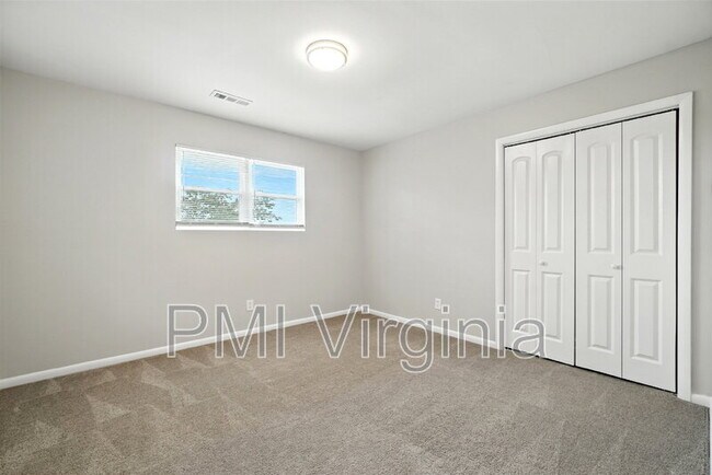 Building Photo - 5081 Holly Farms Dr
