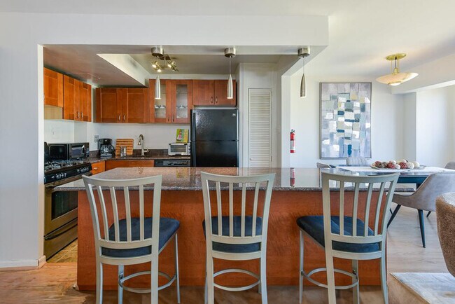 Building Photo - 522 21st St NW