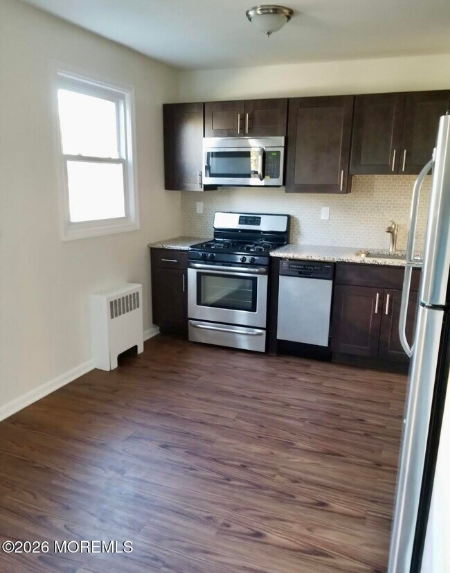 Building Photo - 320 8th Ave