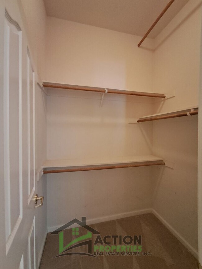 Building Photo - 400 Dumas Ct