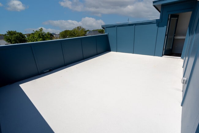 Building Photo - 3144 Wayside Ave