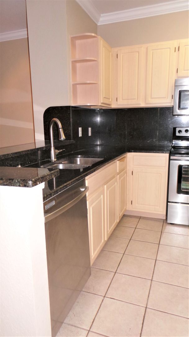 Building Photo - Beautiful 2/2 Ground Floor Condo in Gated Bella Terra Community-Orlando!