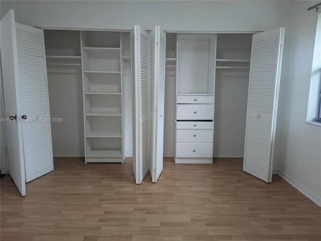 Building Photo - 601 Ives Dairy Rd